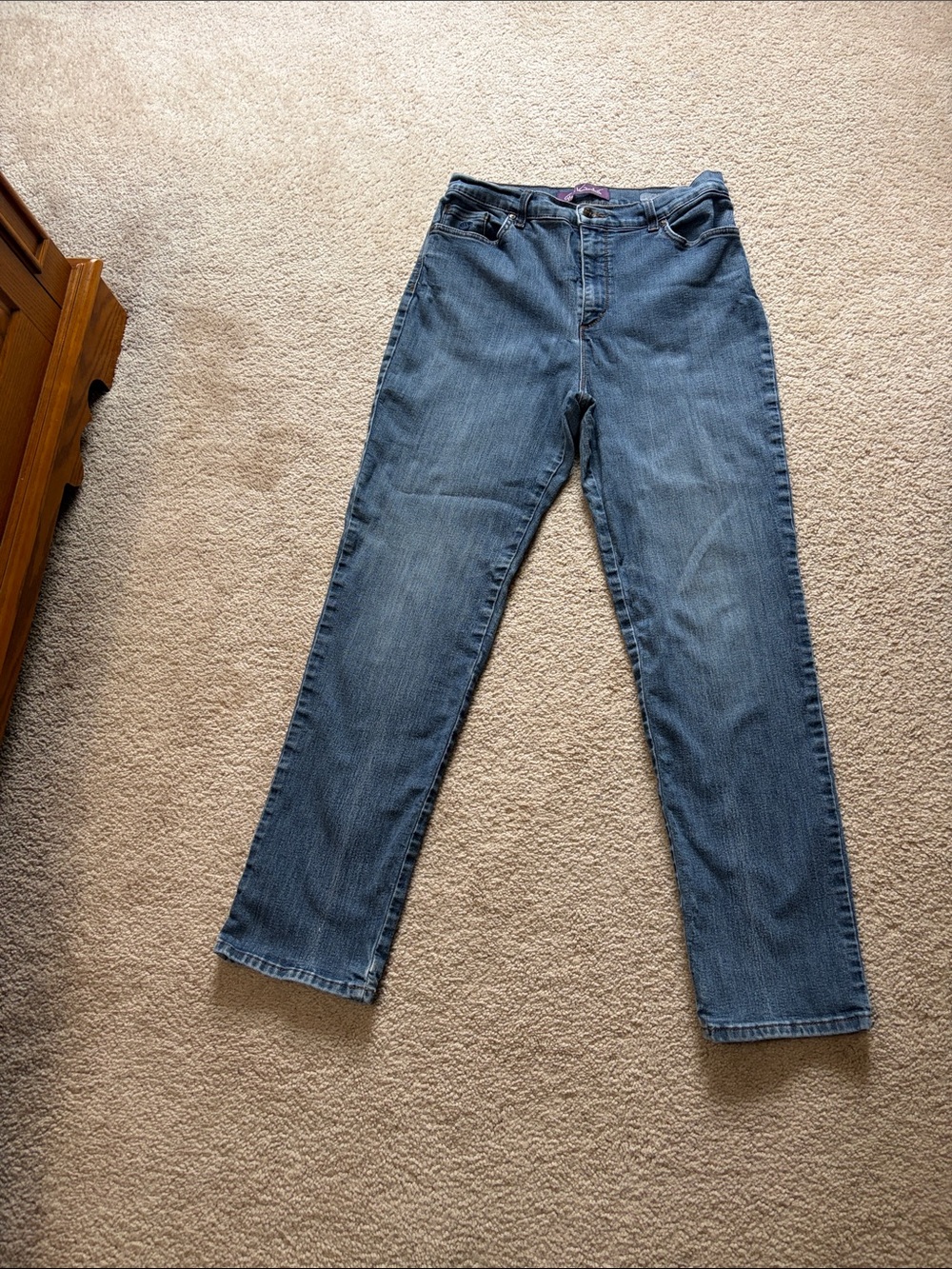Gloria Vanderbilt Straight-Leg Jeans in Medium Blue Wash